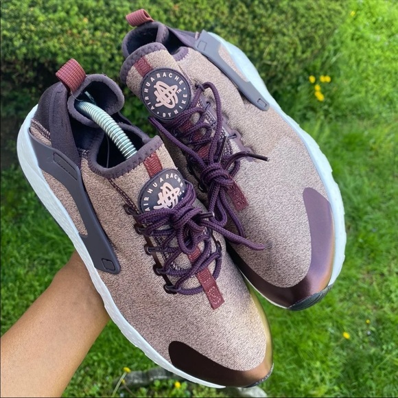 Athletic Shoes W Air Huarache Run Se Nike Air Huarache Run Ultra